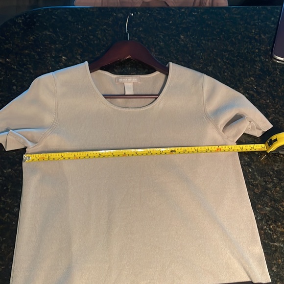 Banana Republic knit short sleeve sweater. - Picture 4 of 6